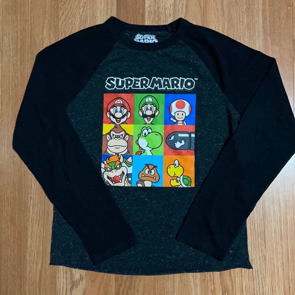 Boys size large Mario Long sleeved t-shirt